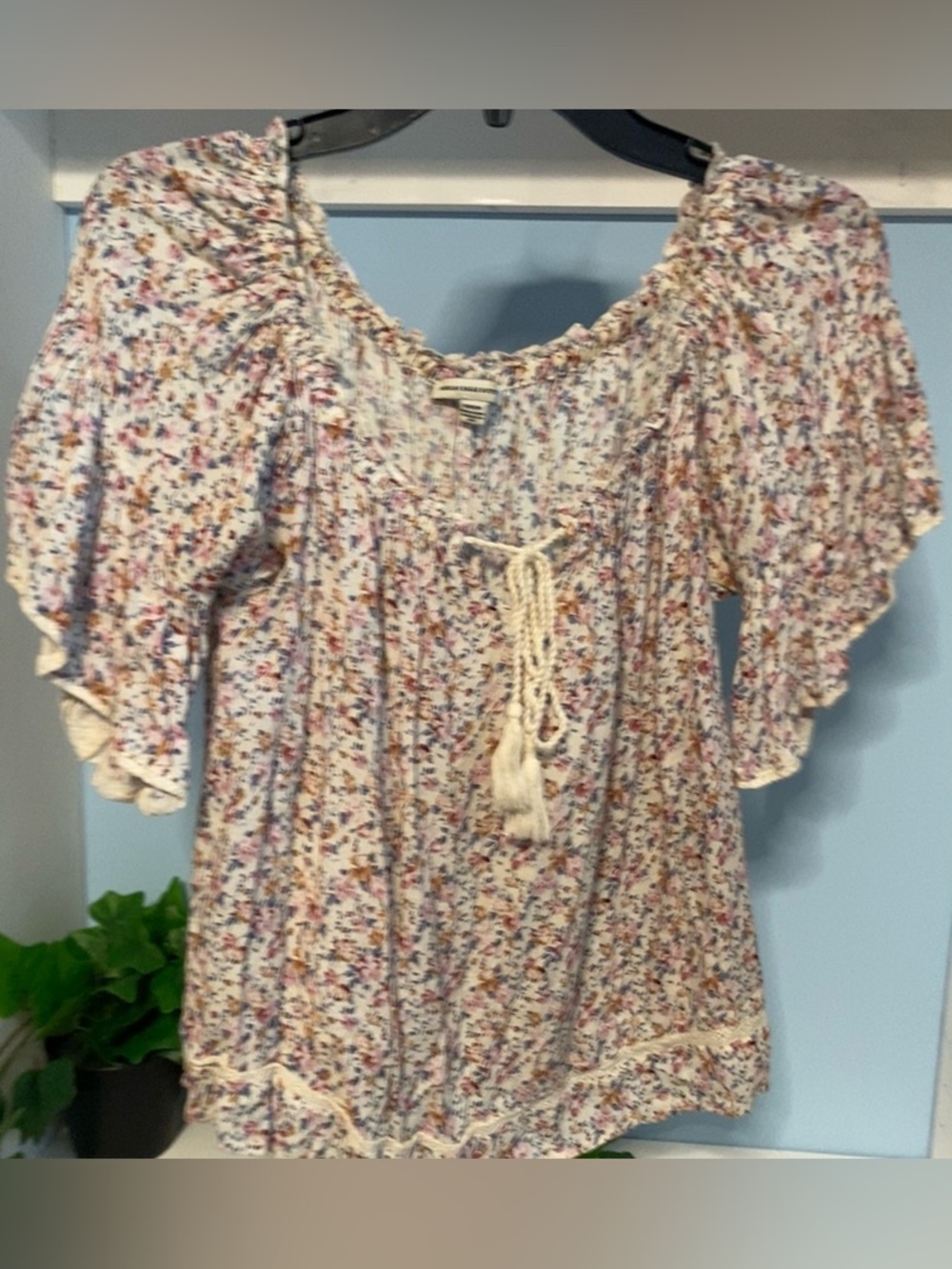 American Eagle Outfitters boho-style floral ditsy-print blouse  100% viscose med